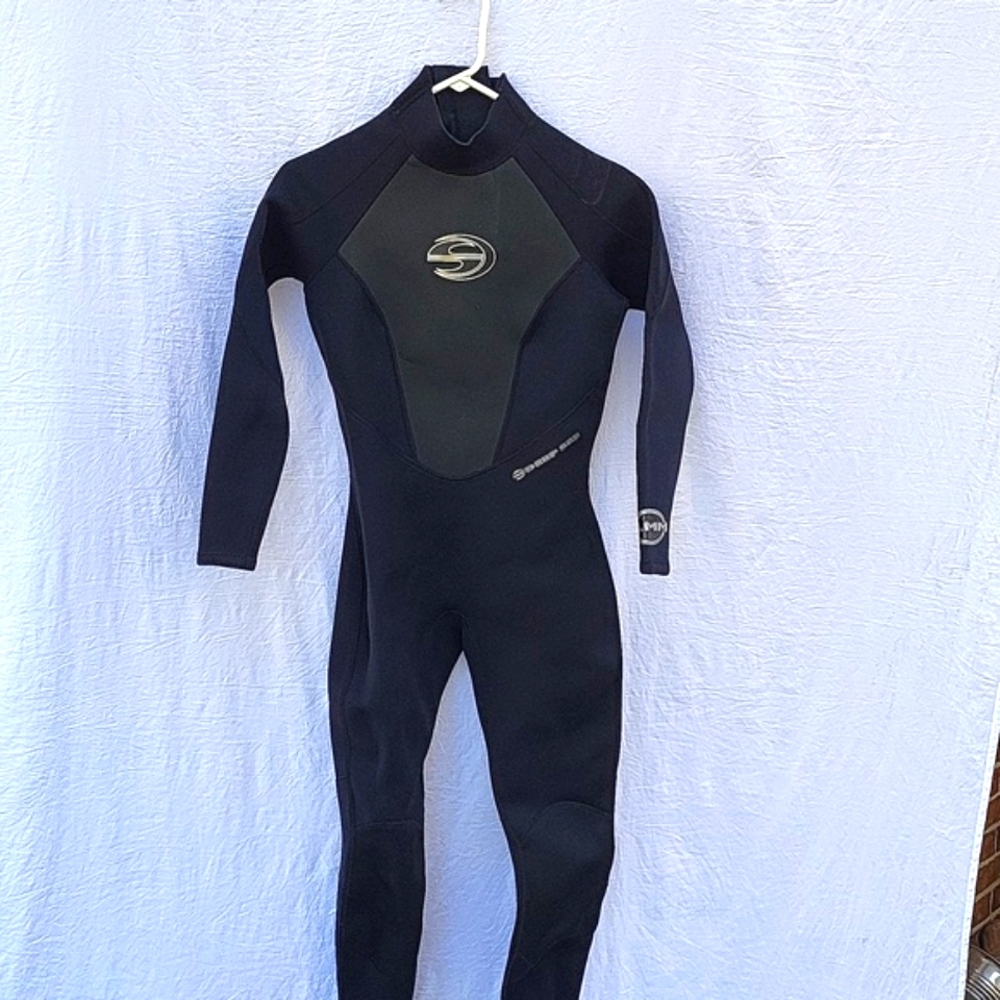 Ladies black wetsuit, Deep See, back zip, junior sz 7/8, 3 mm